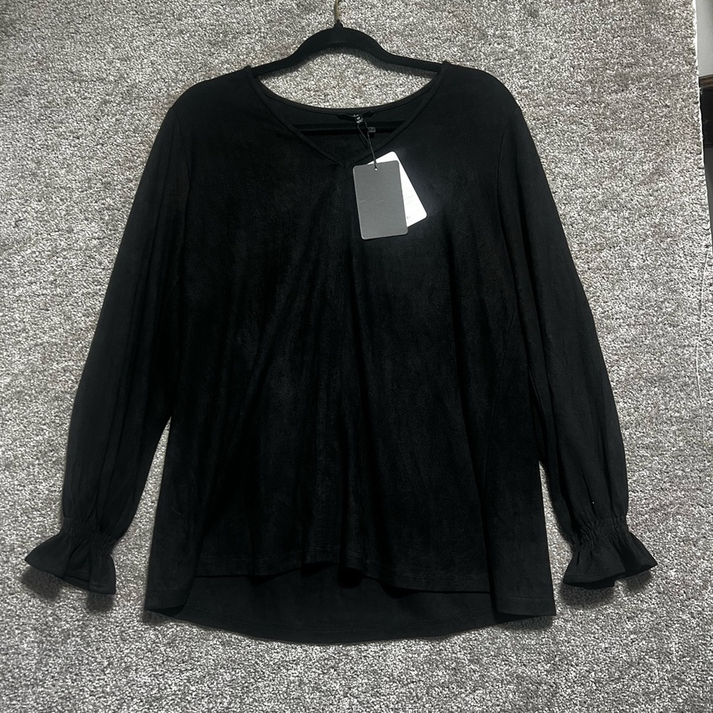 Joh. Woman’s Black Velvet V neck Long Sleeve Blouse Size Medium New